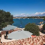 Vinea App Umag -Withe Br. 2
